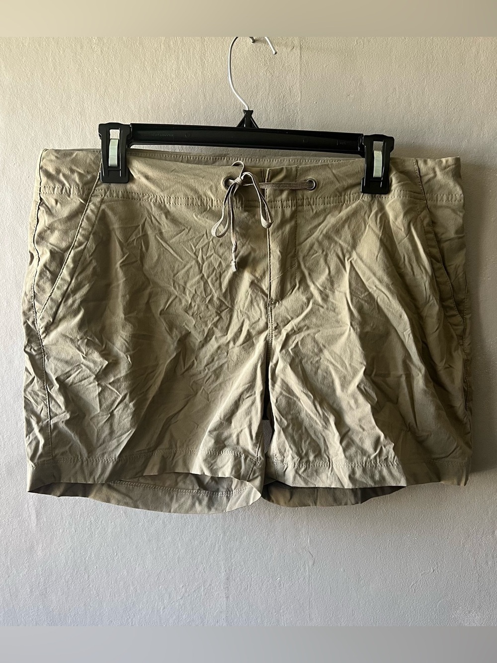 Columbia Women’s Khaki Hiking Shorts Size 12